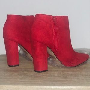Size 10 Women’s Red Booties